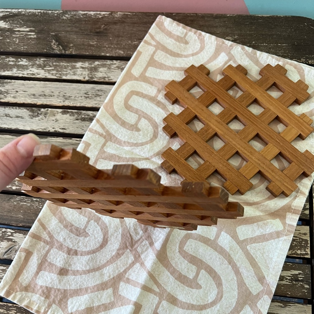 Pair of teak Crosshatch pattern trivets - Picture 2 of 6